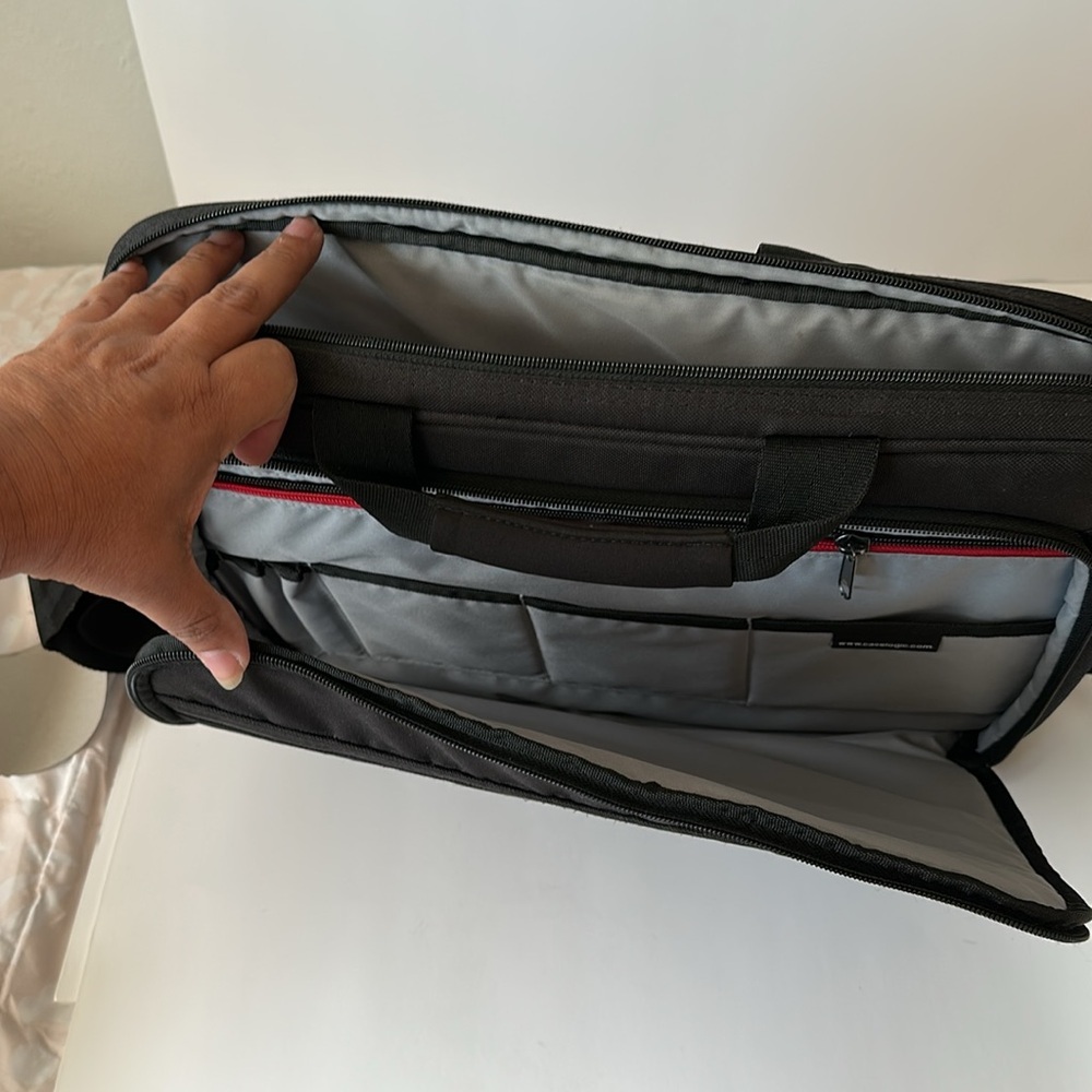 Laptop Case Logic Stylish Black Bag with Shoulder Strap - Picture 14 of 17